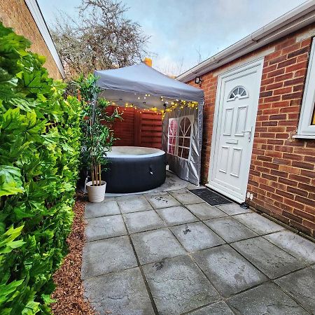 Studio Apartment The Den Colnbrook Luaran gambar