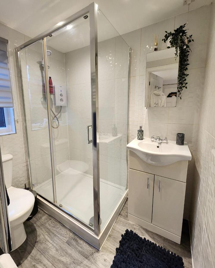 Studio Apartment The Den Colnbrook Luaran gambar