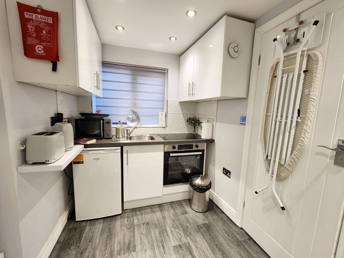 Studio Apartment The Den Colnbrook Luaran gambar