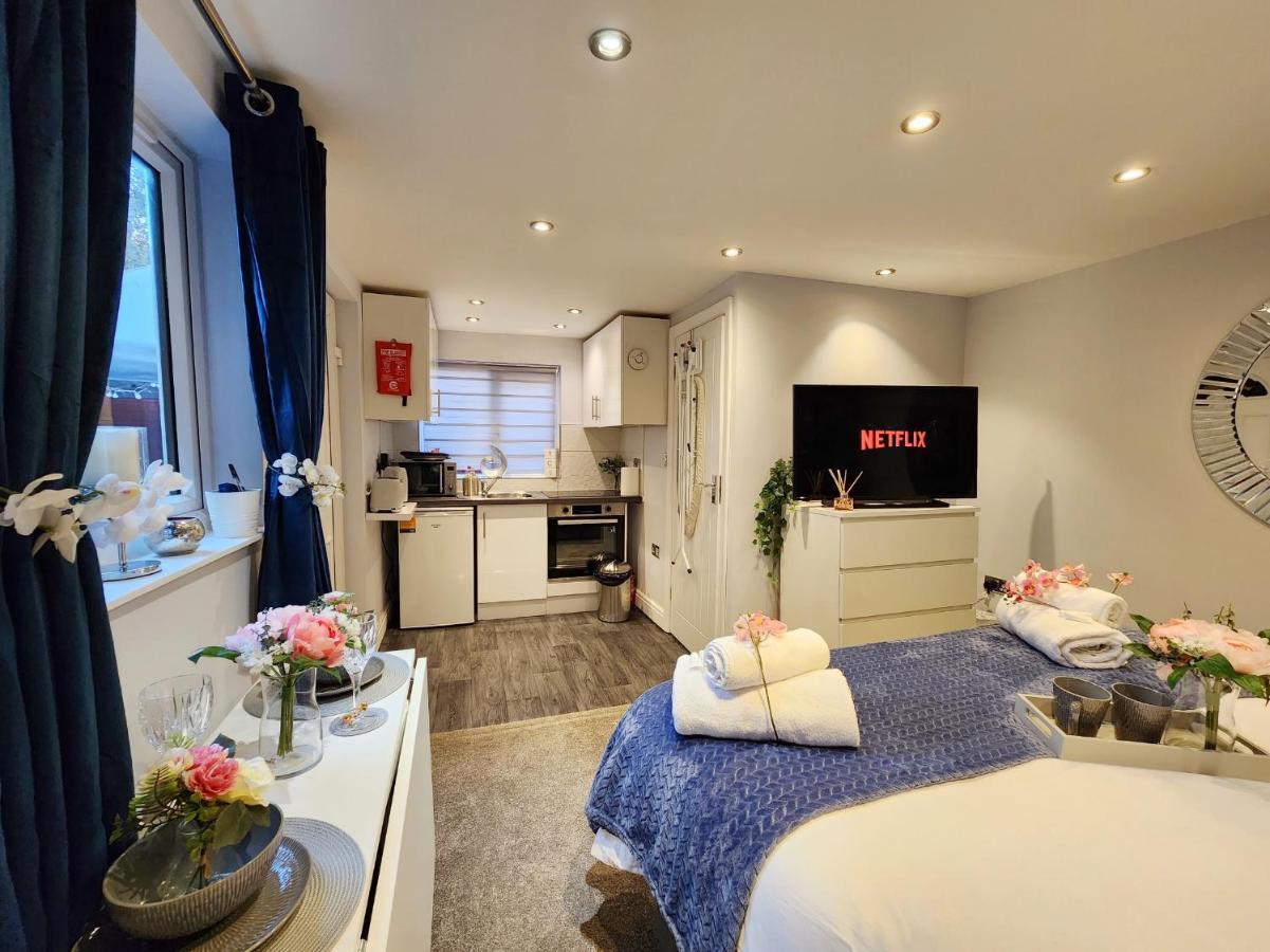 Studio Apartment The Den Colnbrook Luaran gambar